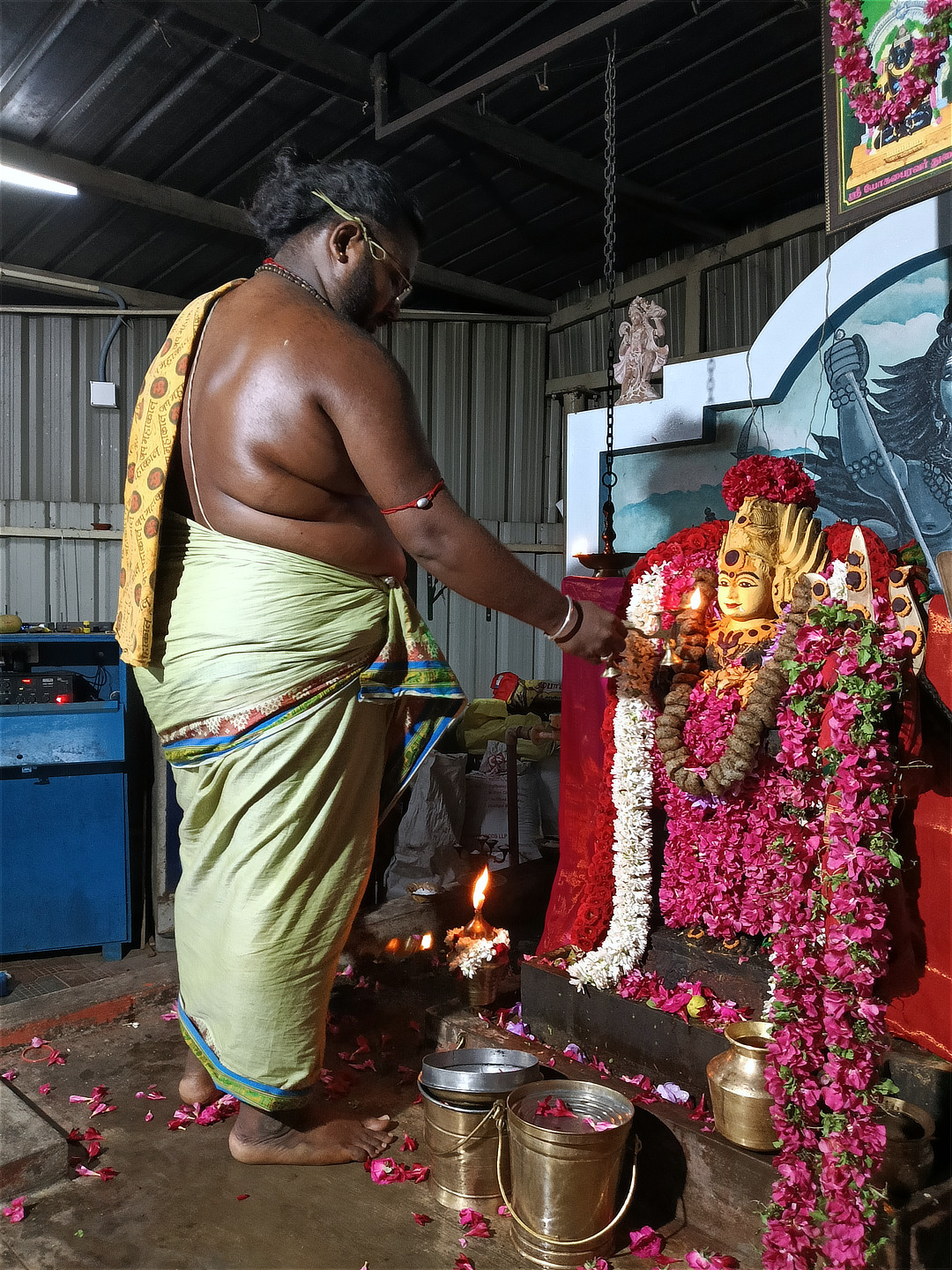அருள்மிகு மஹா ருத்ர பைரவருக்கு நெய் தீபாராதனை