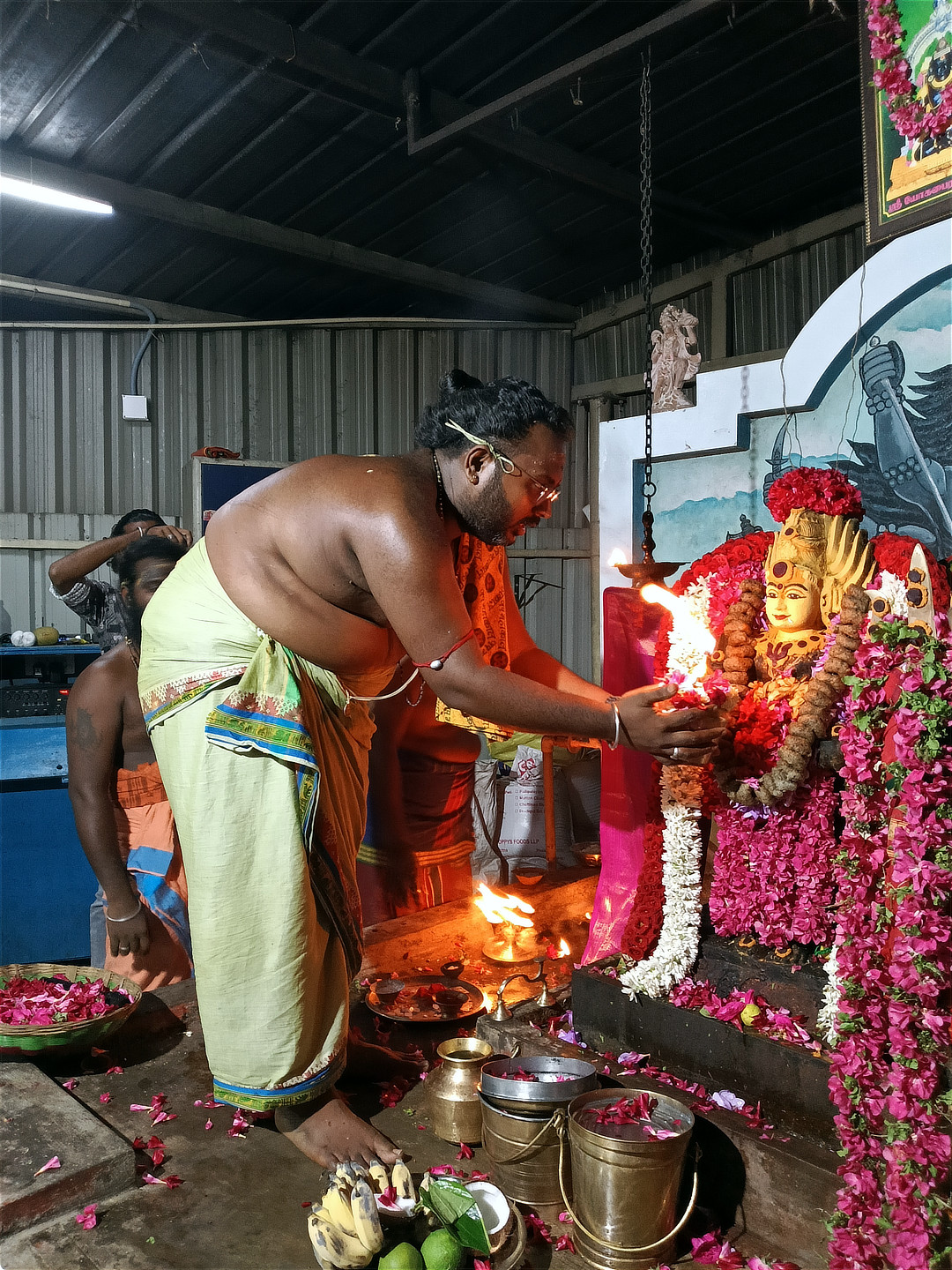 அருள்மிகு மஹா ருத்ர பைரவருக்கு கும்ப தீபாராதனை