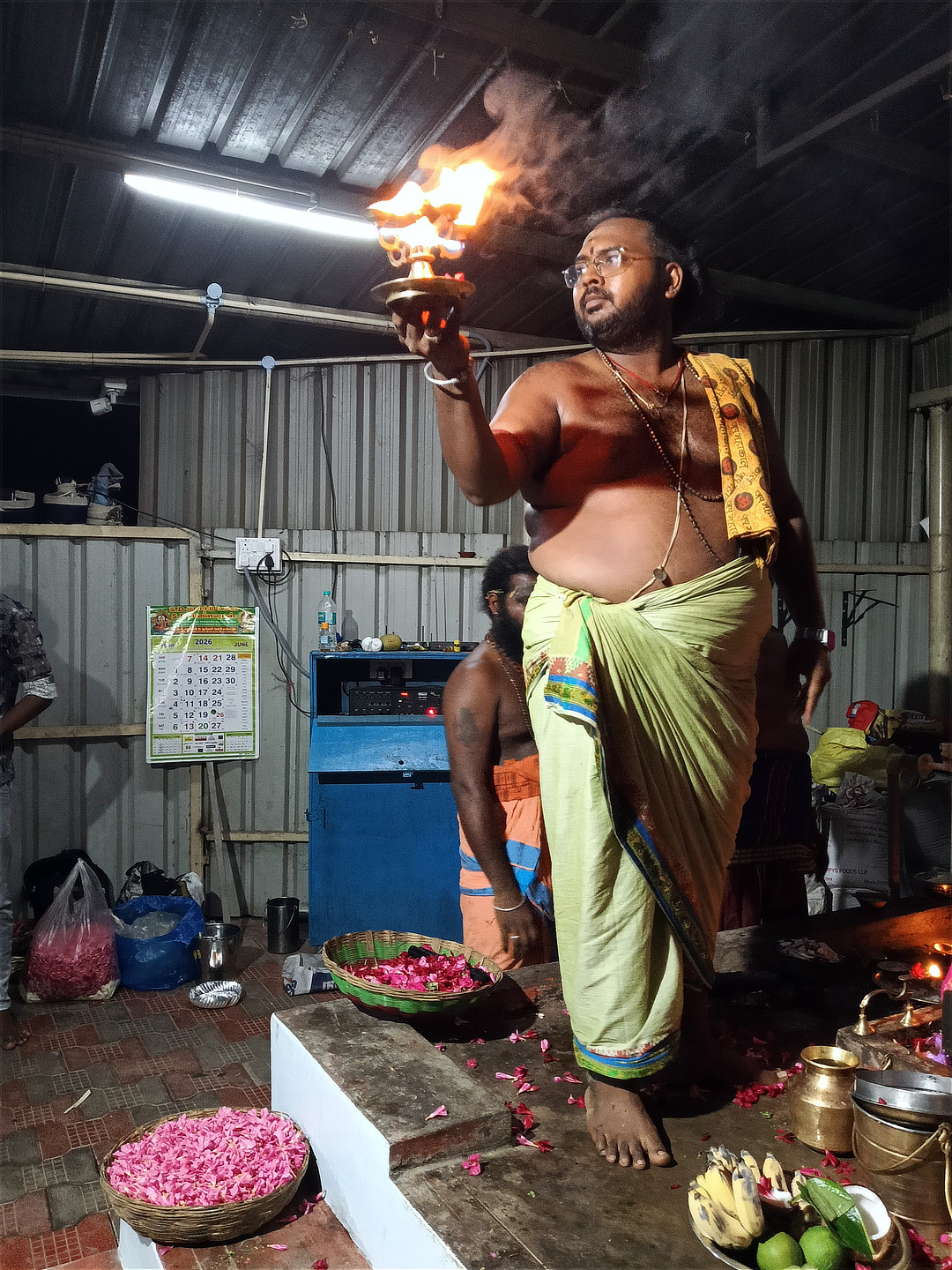 அருள்மிகு மஹா ருத்ர பைரவருக்குப் பஞ்சமுகக் கற்பூர தீபாராதனை
