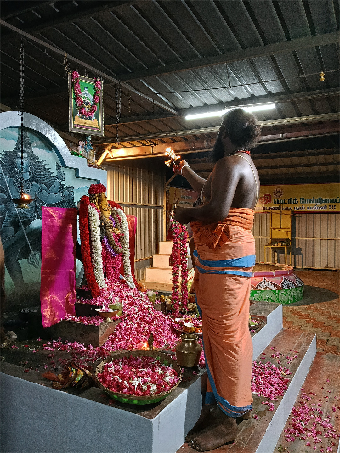அருள்மிகு மஹா ருத்ர பைரவருக்கு நான்கு முக அலங்கார தீபாராதனை
