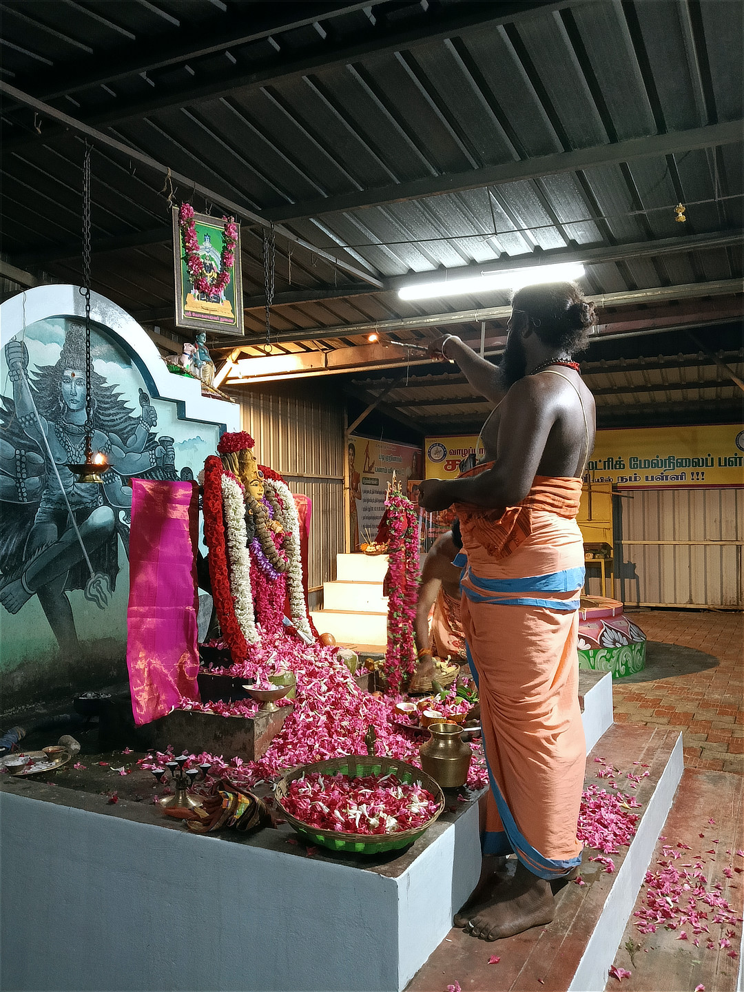 அருள்மிகு மஹா ருத்ர பைரவருக்கு நெய் தீபாராதனை