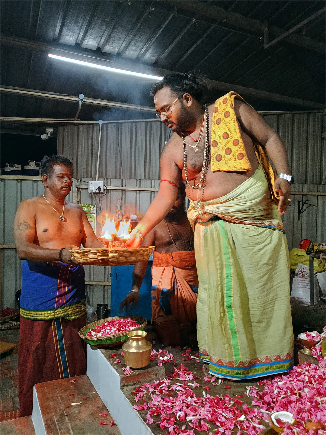 அருள்மிகு மஹா ருத்ர பைரவருக்குப் பஞ்சமுகக் கற்பூர தீபாராதனை