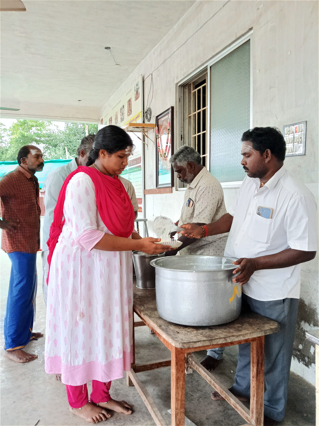 தேய்பிறை பிரதோஷ பூஜை பிரசாத வினியோகம் மற்றும் அன்னதானம்